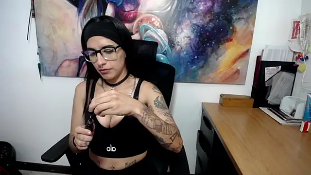 FRANCESCA LOVE  online show from 05-27-26, 08:05