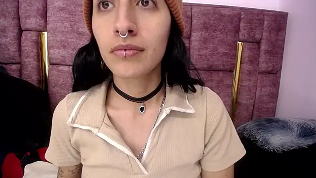 FRANCESCA LOVE  online show from 05-21-26, 04:21