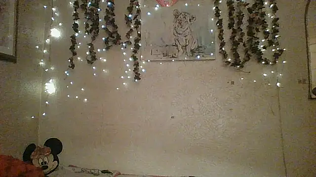 sillymillie4 online show from 06-11-26, 04:31