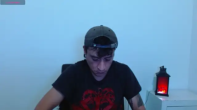 Snapshot of SkinnyDevil12 chatting on 02-11-26, 04:12 SkinnyDevil12 online show from 02-11-26, 04:12