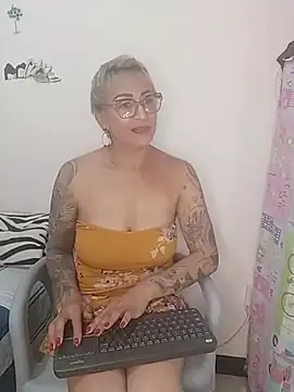 Snapshot of Charlotte_gray_ chatting on 02-19-26, 10:51 Charlotte gray online show from 02-19-26, 10:51