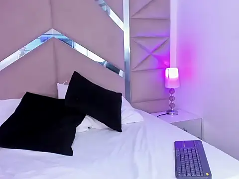 Katia  Hott online show from 04-16-26, 03:40