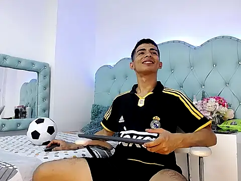 Snapshot of Apolo_Richards chatting on 02-17-26, 07:44 Apolo Richards online show from 02-17-26, 07:44