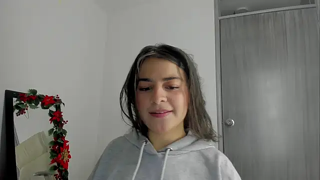Snapshot of Brunnettee_1 chatting on 06-14-26, 05:19 Brunnettee 1 online show from 06-14-26, 05:19