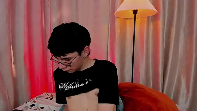 Snapshot of Demian_Hush chatting on 02-21-26, 07:27 Demian Hush online show from 02-21-26, 07:27