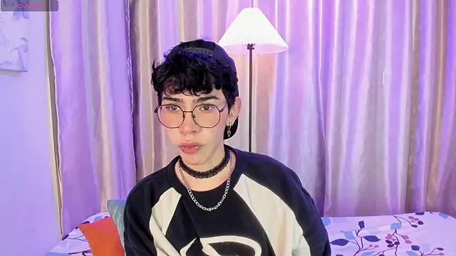 Demian Hush online show from 04-05-26, 03:46