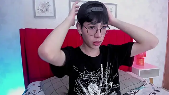 Snapshot of Demian_Hush chatting on 02-17-26, 07:22 Demian Hush online show from 02-17-26, 07:22