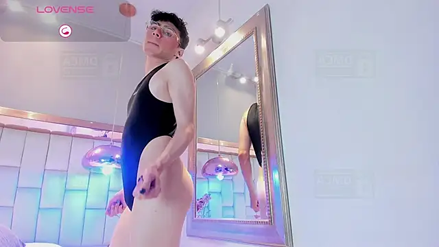 Snapshot of Sebastian_Collins_ chatting on 02-17-26, 09:23 Sebastian Collins online show from 02-17-26, 09:23