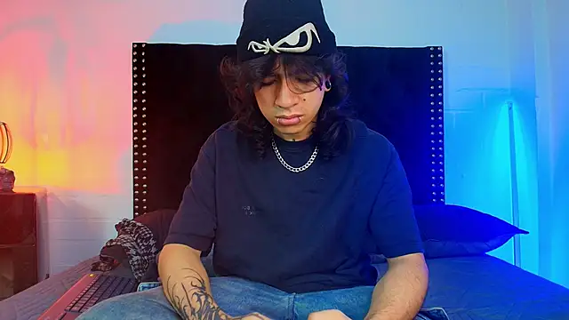 Snapshot of Axell_Kussh chatting on 02-21-26, 12:40 Axell Kussh online show from 02-21-26, 12:40