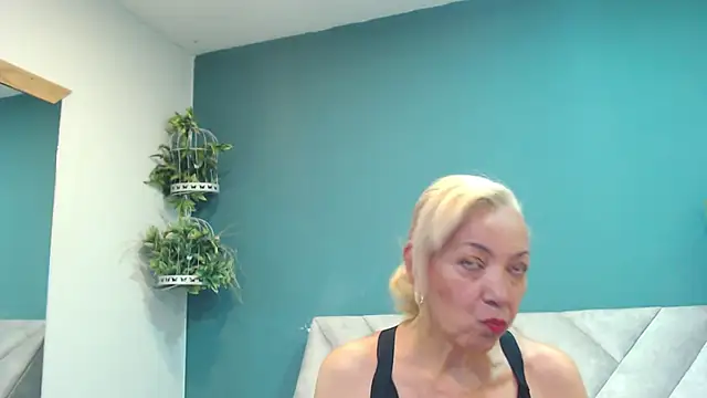 AmelieLux online show from 03-10-26, 05:17