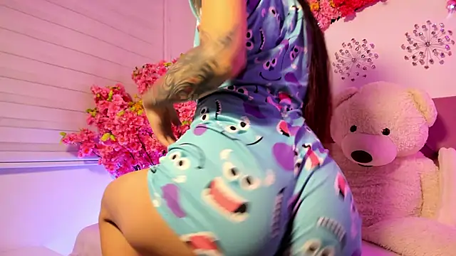 Snapshot of Eleanor_Park_ chatting on 04-09-26, 04:03 Eleanor Park online show from 04-09-26, 04:03