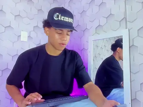 Snapshot of 777_dmz_ chatting on 02-10-26, 01:26 777 dmz online show from 02-10-26, 01:26