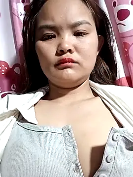 Snapshot of Luminana chatting on 02-14-26, 11:05 Luminana online show from 02-14-26, 11:05