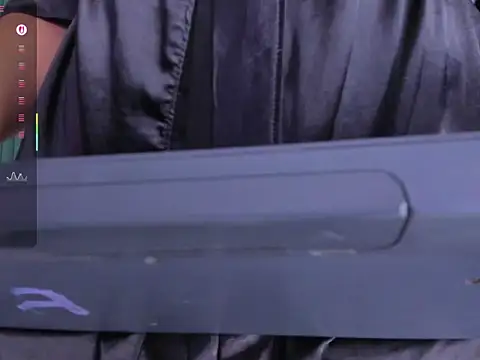 Snapshot of Venuz_01 chatting on 02-12-26, 09:03 Venuz 01 online show from 02-12-26, 09:03