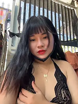 Snapshot of Lewd_couple chatting on 05-22-26, 02:31 Lewd couple online show from 05-22-26, 02:31