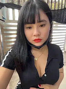 Snapshot of Lewd_couple chatting on 05-24-26, 05:40 Lewd couple online show from 05-24-26, 05:40