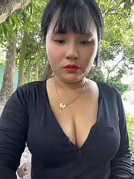 Snapshot of Lewd_couple chatting on 05-23-26, 04:00 Lewd couple online show from 05-23-26, 04:00