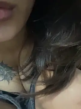 Snapshot of -Nuna- chatting on 04-11-26, 05:27 -Nuna- online show from 04-11-26, 05:27