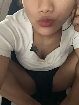 Snapshot of -Nuna- chatting on 03-08-26, 07:22 -Nuna- online show from 03-08-26, 07:22