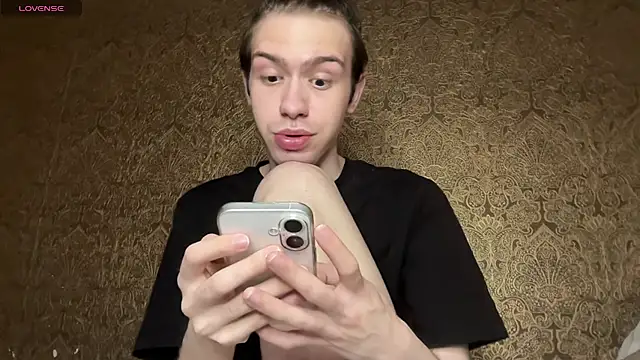 Snapshot of skibatryanka chatting on 05-11-26, 03:19 skibatryanka online show from 05-11-26, 03:19