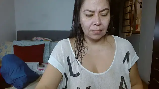 Snapshot of Karo_sexy chatting on 03-09-25, 07:48 Karo sexy online show from 03-09-25, 07:48