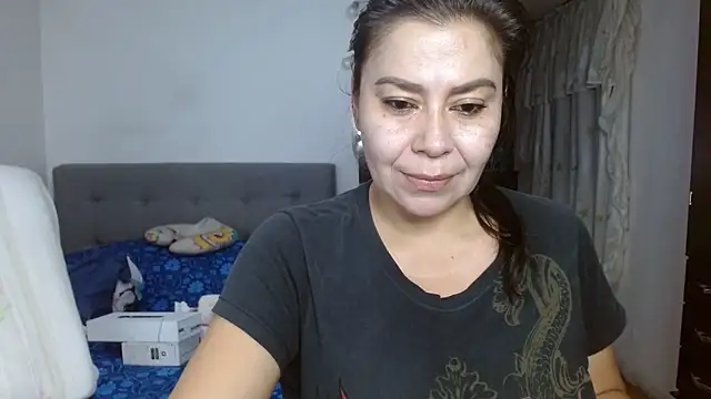 Snapshot of Karo_sexy chatting on 10-04-25, 06:04 Karo sexy online show from 10-04-25, 06:04
