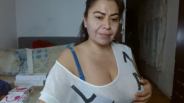 Snapshot of Karo_sexy chatting on 02-27-25, 06:02 Karo sexy online show from 02-27-25, 06:02