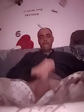 Snapshot of circott chatting on 02-08-26, 07:44 circott online show from 02-08-26, 07:44