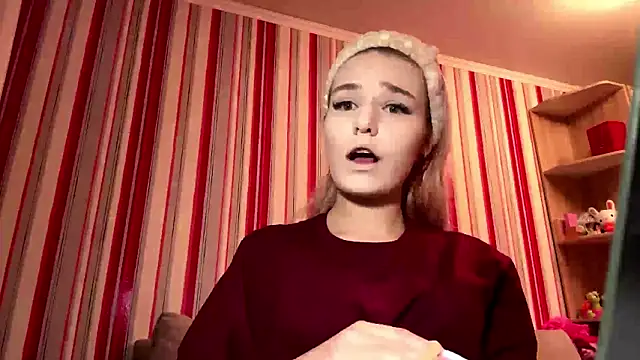 MiaBerlateen online show from 02-16-26, 07:01