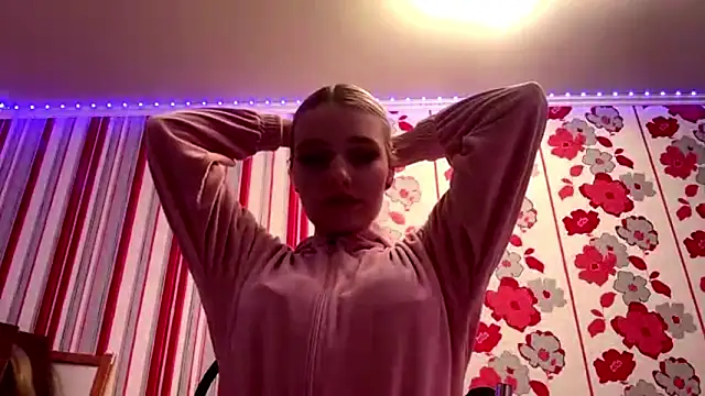 MiaBerlateen online show from 02-11-26, 03:01