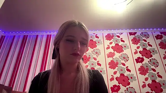 MiaBerlateen online show from 02-15-26, 06:18