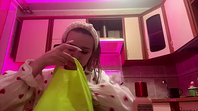 MiaBerlateen online show from 02-25-26, 06:30