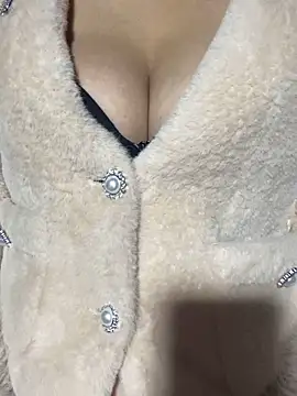 Snapshot of hamoi11 chatting on 02-18-26, 10:17 hamoi11 online show from 02-18-26, 10:17