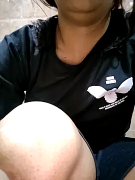 Snapshot of Moody-girl1 chatting on 03-01-26, 10:54 Moody-girl1 online show from 03-01-26, 10:54