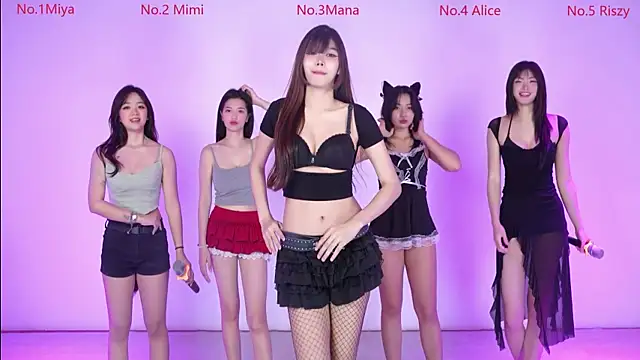 Snapshot of Velvet-girl chatting on 02-13-26, 10:26 Velvet-girl online show from 02-13-26, 10:26