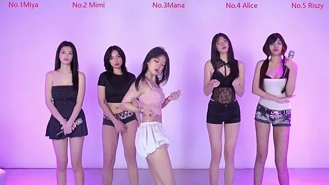 Snapshot of Velvet-girl chatting on 02-12-26, 10:26 Velvet-girl online show from 02-12-26, 10:26