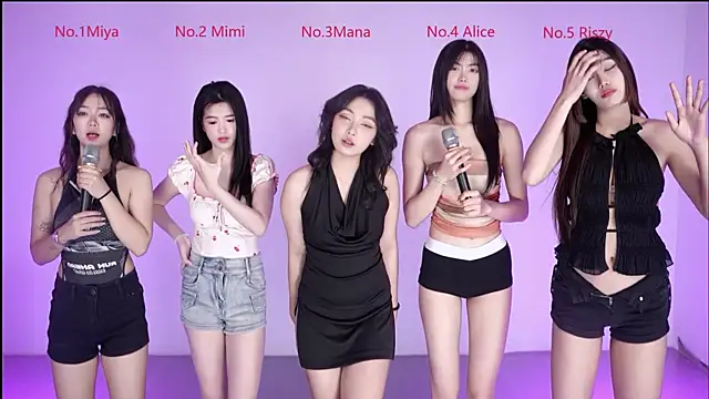 Snapshot of Velvet-girl chatting on 02-25-26, 10:15 Velvet-girl online show from 02-25-26, 10:15