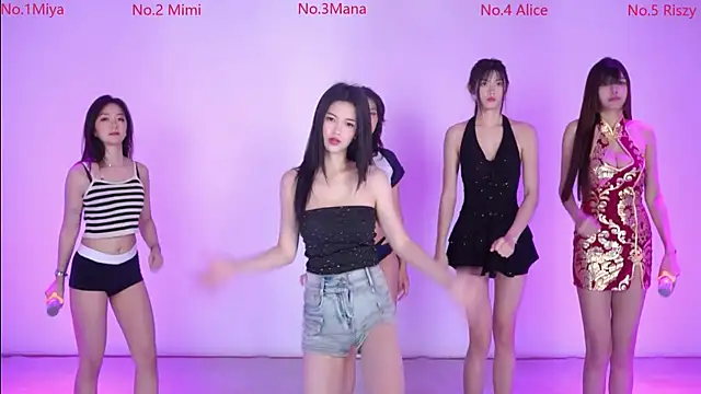 Snapshot of Velvet-girl chatting on 02-15-26, 10:25 Velvet-girl online show from 02-15-26, 10:25