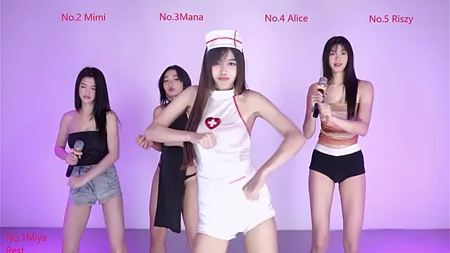 Snapshot of Velvet-girl chatting on 02-26-26, 09:53 Velvet-girl online show from 02-26-26, 09:53