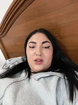 Amber Sinn online show from 06-18-26, 03:39