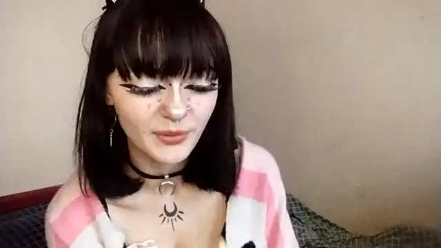 Snapshot of SmilingPatent chatting on 02-13-26, 01:11 SmilingPatent online show from 02-13-26, 01:11