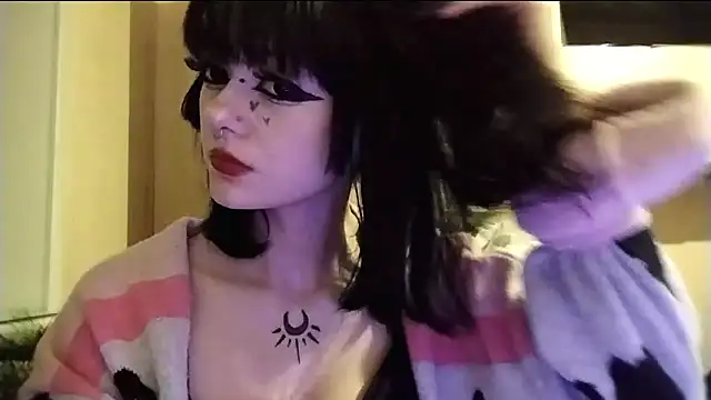 Snapshot of SmilingPatent chatting on 02-06-26, 03:19 SmilingPatent online show from 02-06-26, 03:19