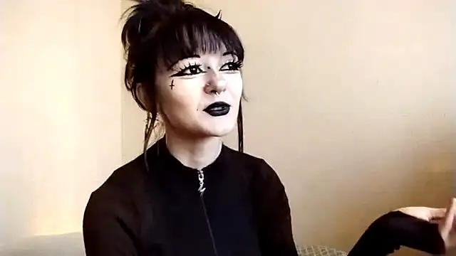 Snapshot of SmilingPatent chatting on 02-10-26, 01:10 SmilingPatent online show from 02-10-26, 01:10