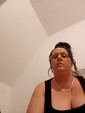 Snapshot of louisa36 chatting on 02-20-26, 10:33 louisa36 online show from 02-20-26, 10:33