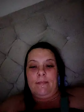 Snapshot of louisa36 chatting on 02-21-26, 08:44 louisa36 online show from 02-21-26, 08:44