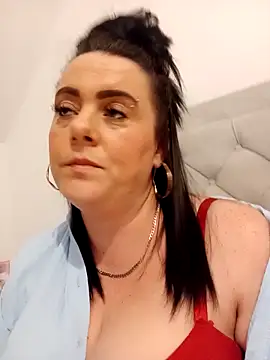 Snapshot of louisa36 chatting on 02-15-26, 10:41 louisa36 online show from 02-15-26, 10:41