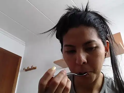 Snapshot of ZeforAitanna chatting on 02-17-26, 02:25 ZeforAitanna online show from 02-17-26, 02:25