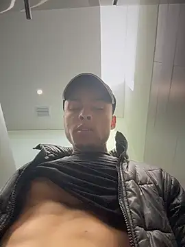 Snapshot of Eros_lee chatting on 06-16-26, 04:29 Eros lee online show from 06-16-26, 04:29