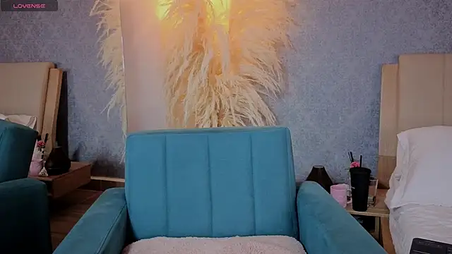 Snapshot of katt_souza1 chatting on 05-08-26, 03:43 katt souza1 online show from 05-08-26, 03:43