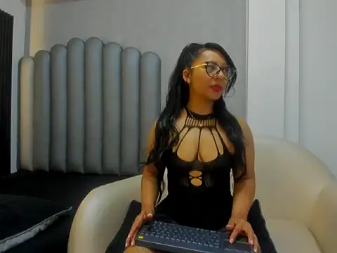 Snapshot of Isabella-001 chatting on 02-14-26, 12:05 Isabella-001 online show from 02-14-26, 12:05